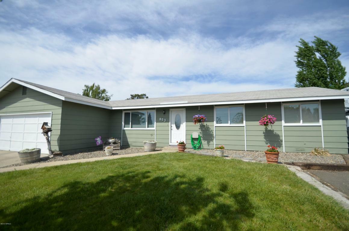 Property Photo:  803 N 4th St  WA 98942 