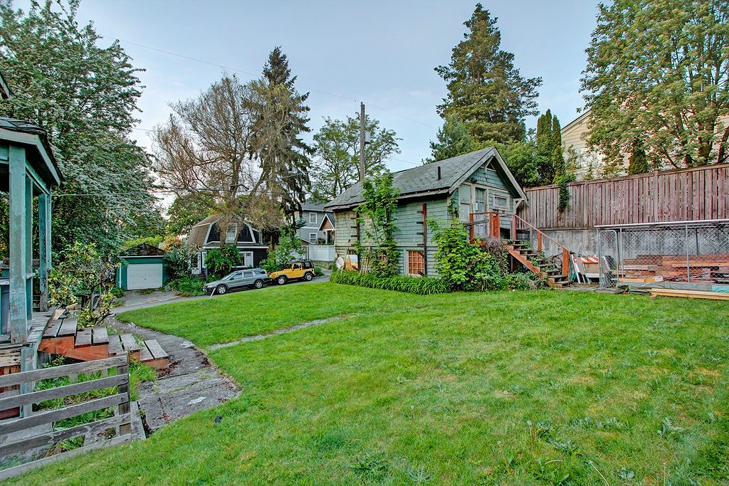 Property Photo:  1938 10th Ave E  WA 98102 