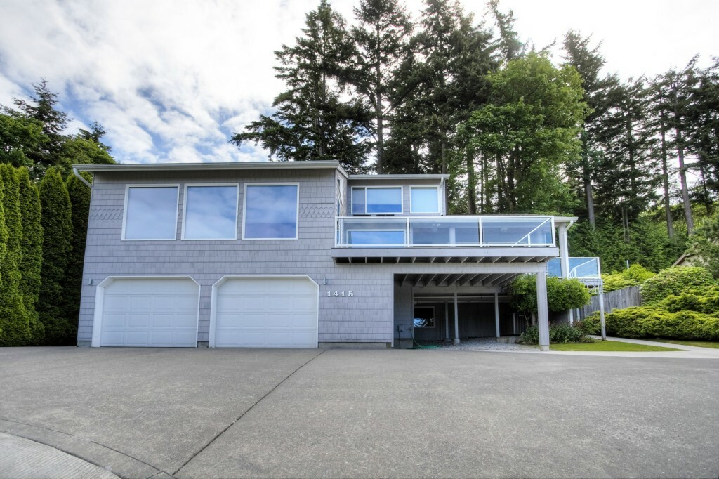 Property Photo:  1415 37th St  WA 98229 