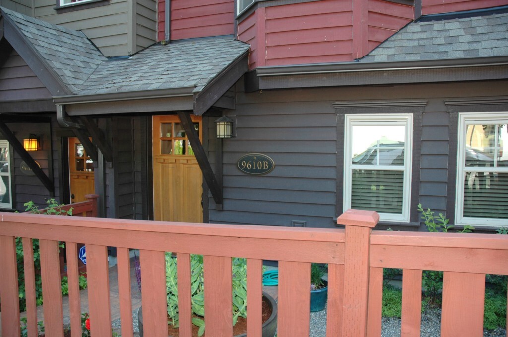 Property Photo: 9610B Roosevelt Wy NE WA 98115