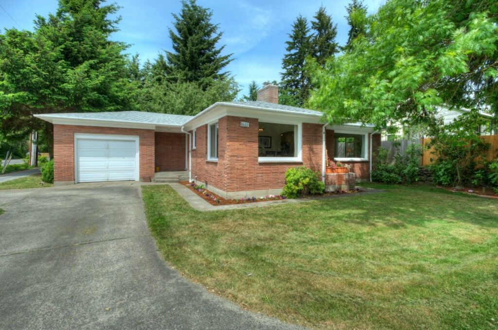 Property Photo: 1602 N 185th St WA 98133