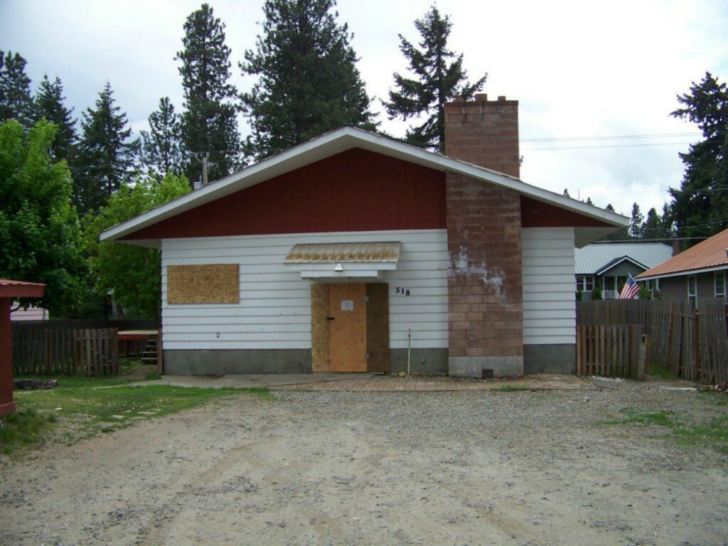 Property Photo: 518 W 2nd St WA 98922