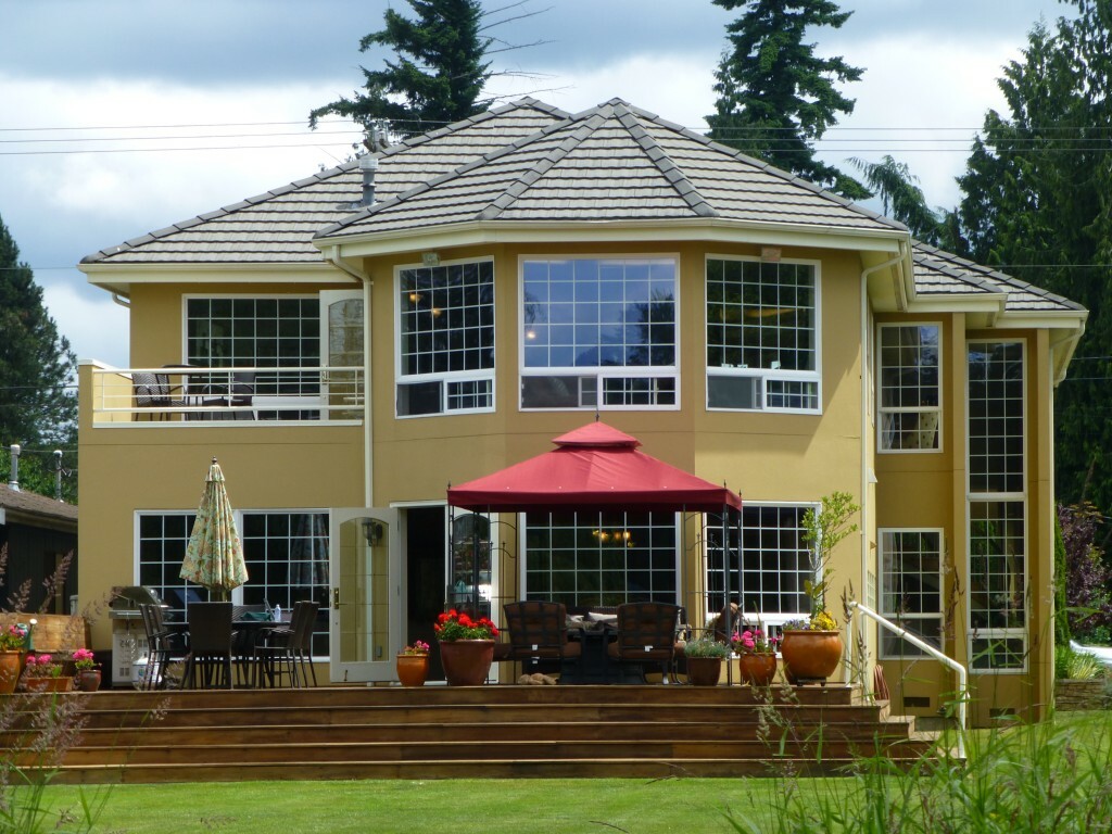 Property Photo: 16218 E Shore Dr WA 98087