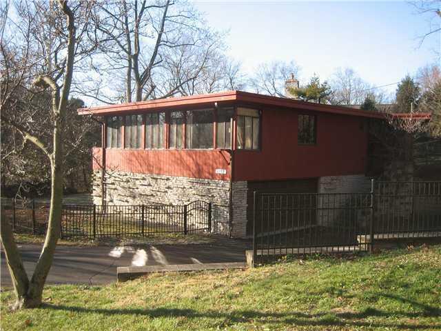 Property Photo: 2859 Canterbury Lane OH 43221