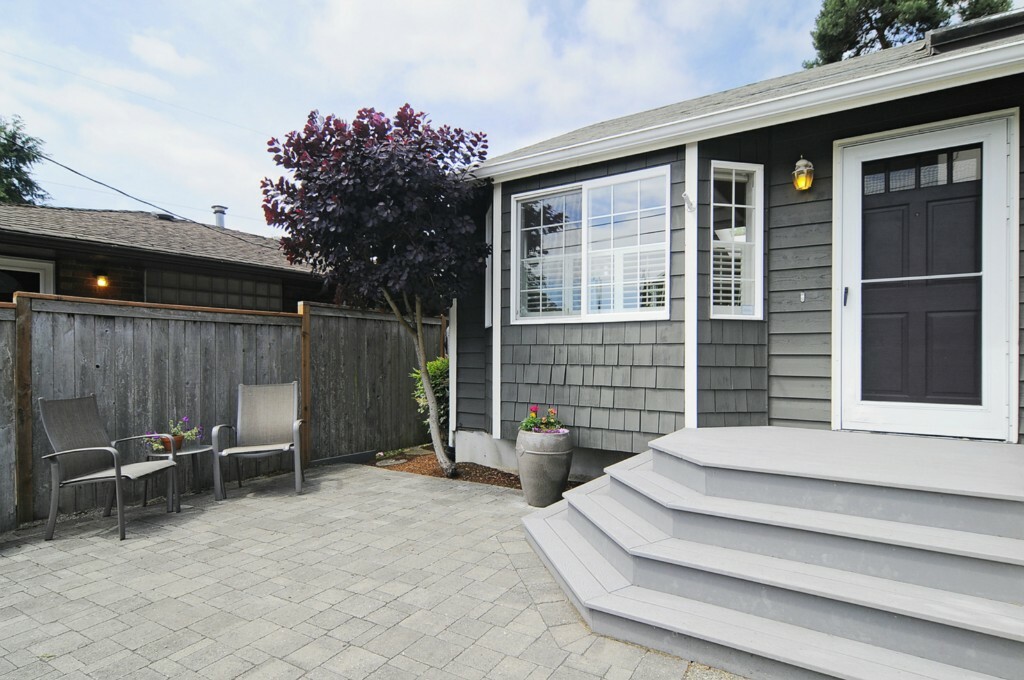 Property Photo:  2612 NW 70th St  WA 98117 