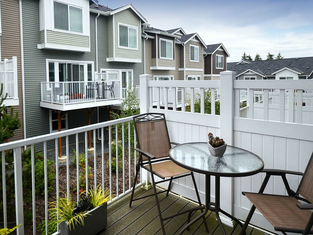 Property Photo: 15720 Manor Wy J3 WA 98087