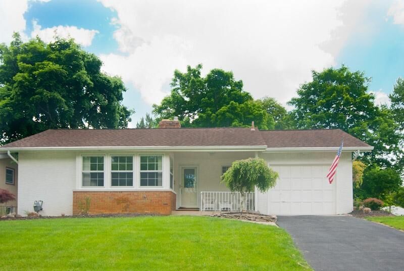 Property Photo:  1093 Shady Hill Drive  OH 43221