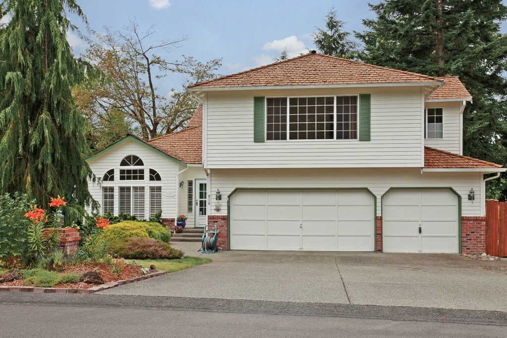 Property Photo: 910 199th Ave E WA 98391