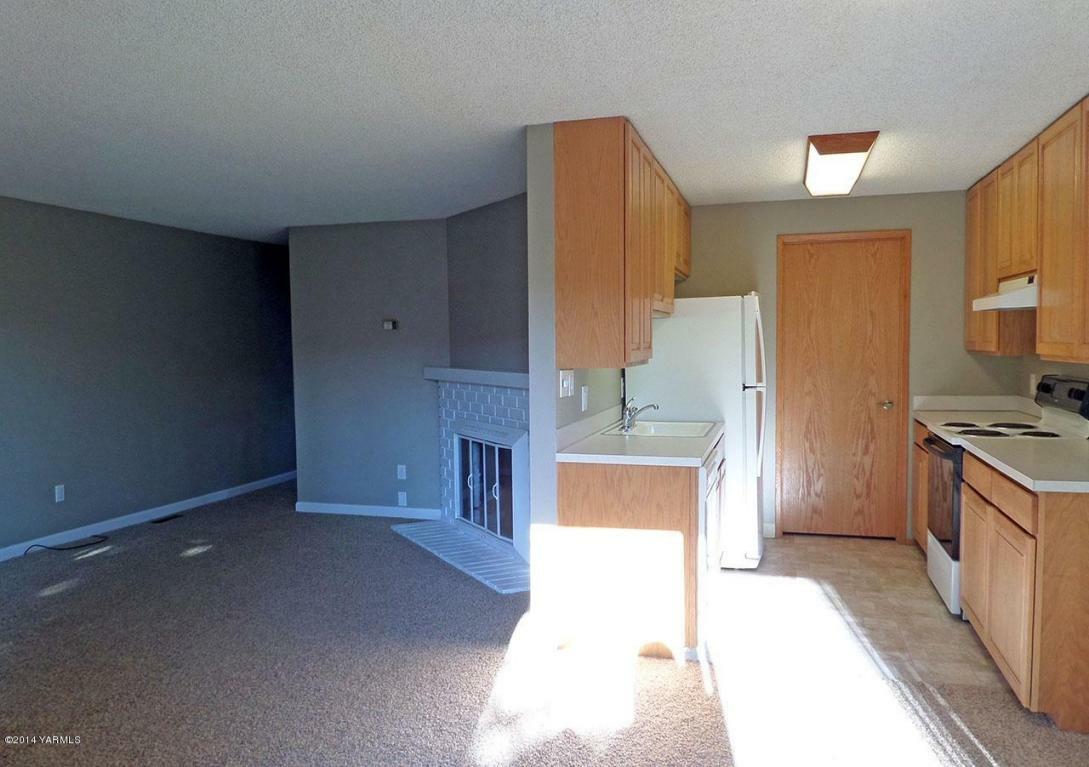 Property Photo:  701 S 38th Ave 3  WA 98902 