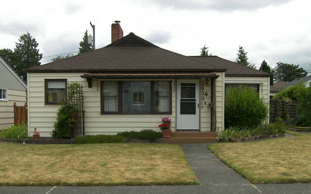 Property Photo:  2530 Veldee Ave  WA 98312 