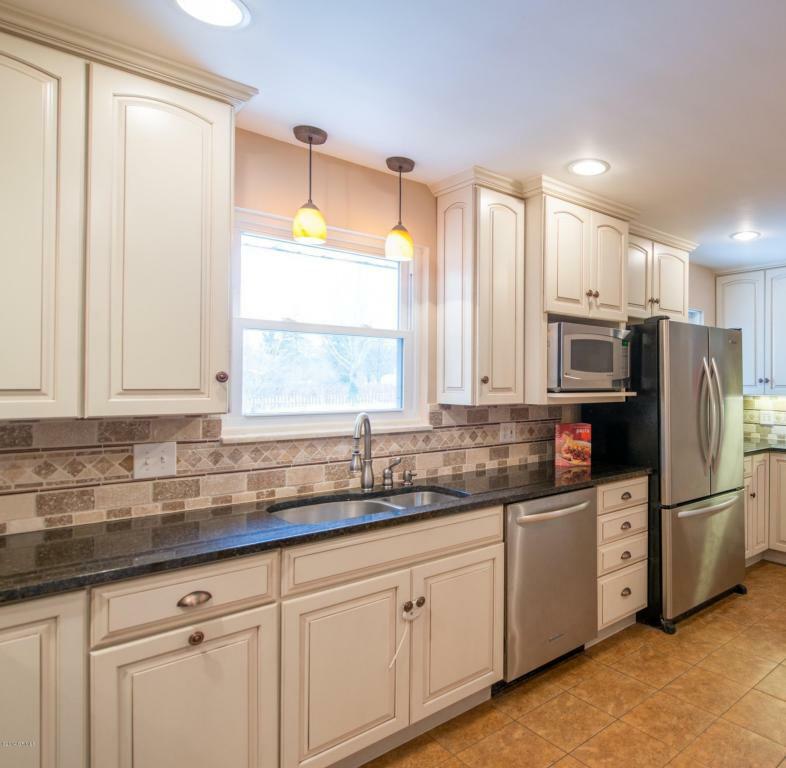 Property Photo: 2100 Glenmere Road OH 43220