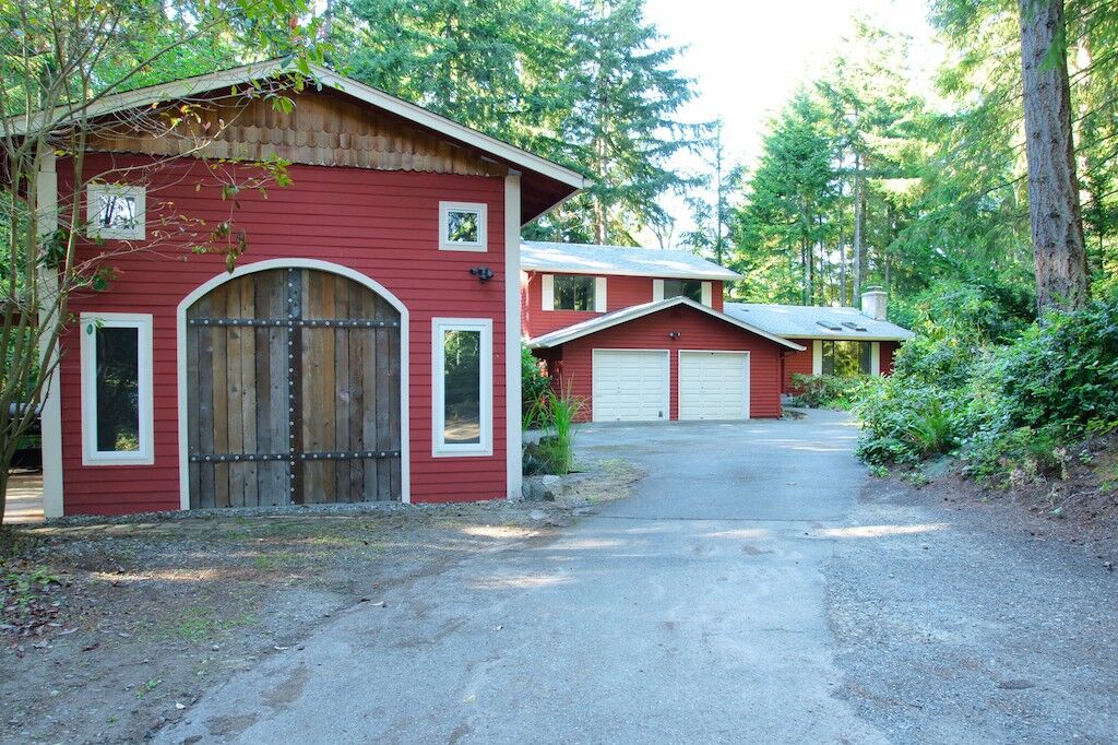 Property Photo:  867 Kamus Place  WA 98333 
