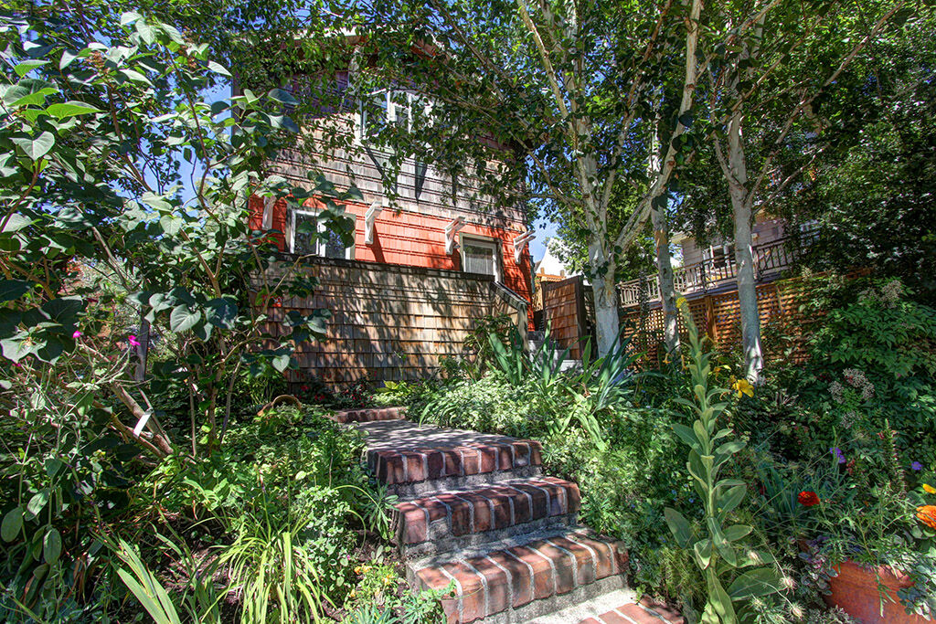 Property Photo: 1550 N 38th Street WA 98103