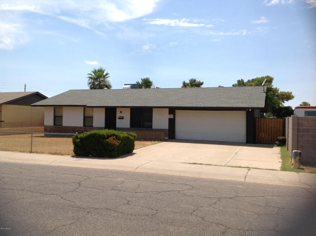 Property Photo: 4112 N 84th Avenue AZ 85037