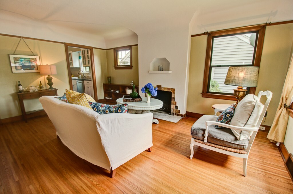 Property Photo: 7036 NW 8th Ave NW WA 98117