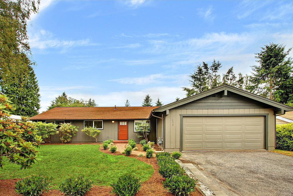 Property Photo:  611 140th Place SW  WA 98087 