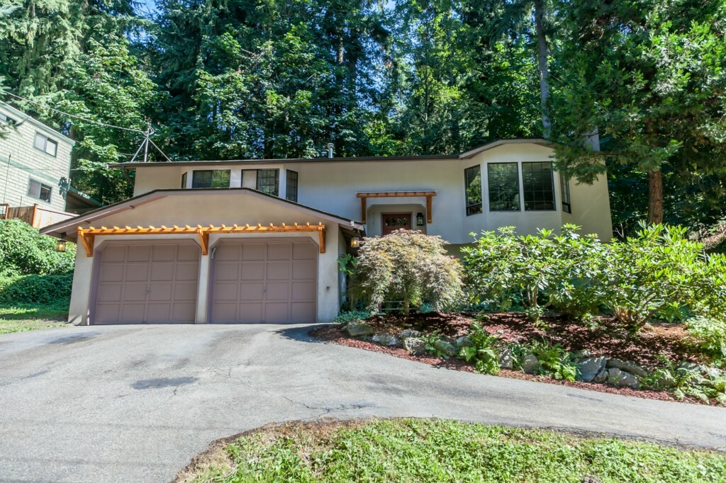 Property Photo:  4527 NE 201st Place  WA 98155 