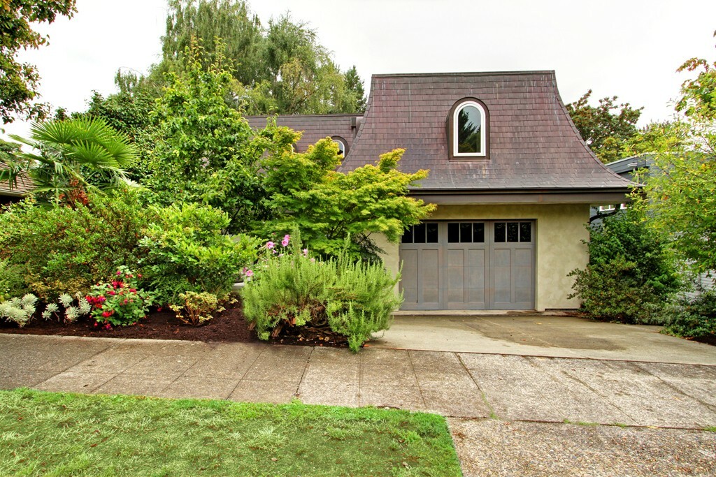 Property Photo:  4809 Pullman Ave NE  WA 98105 