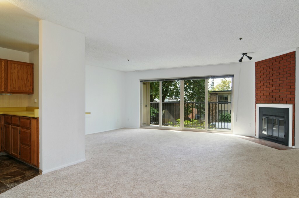 Property Photo:  511 E Roy St 107  WA 98102 