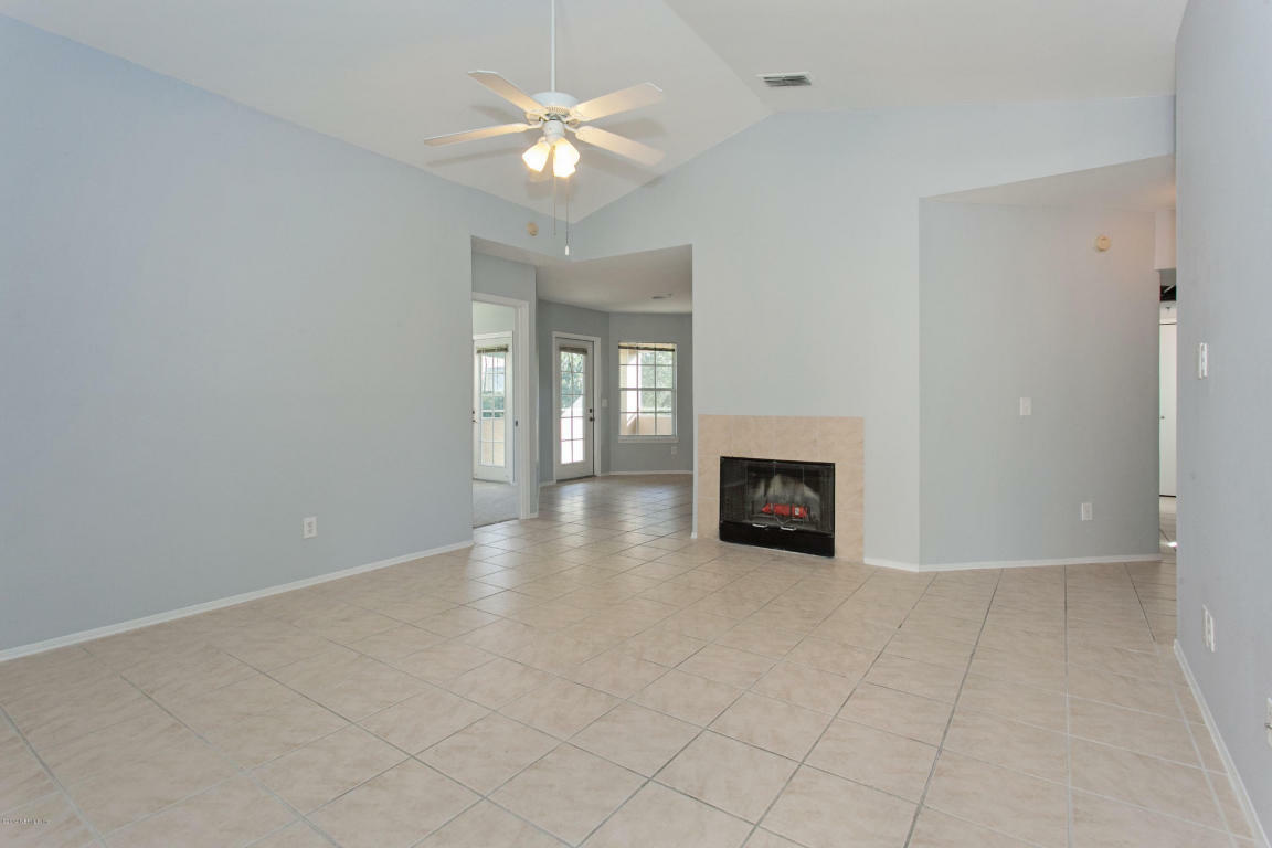 Property Photo:  1701 Greens Way 1924  FL 32250 