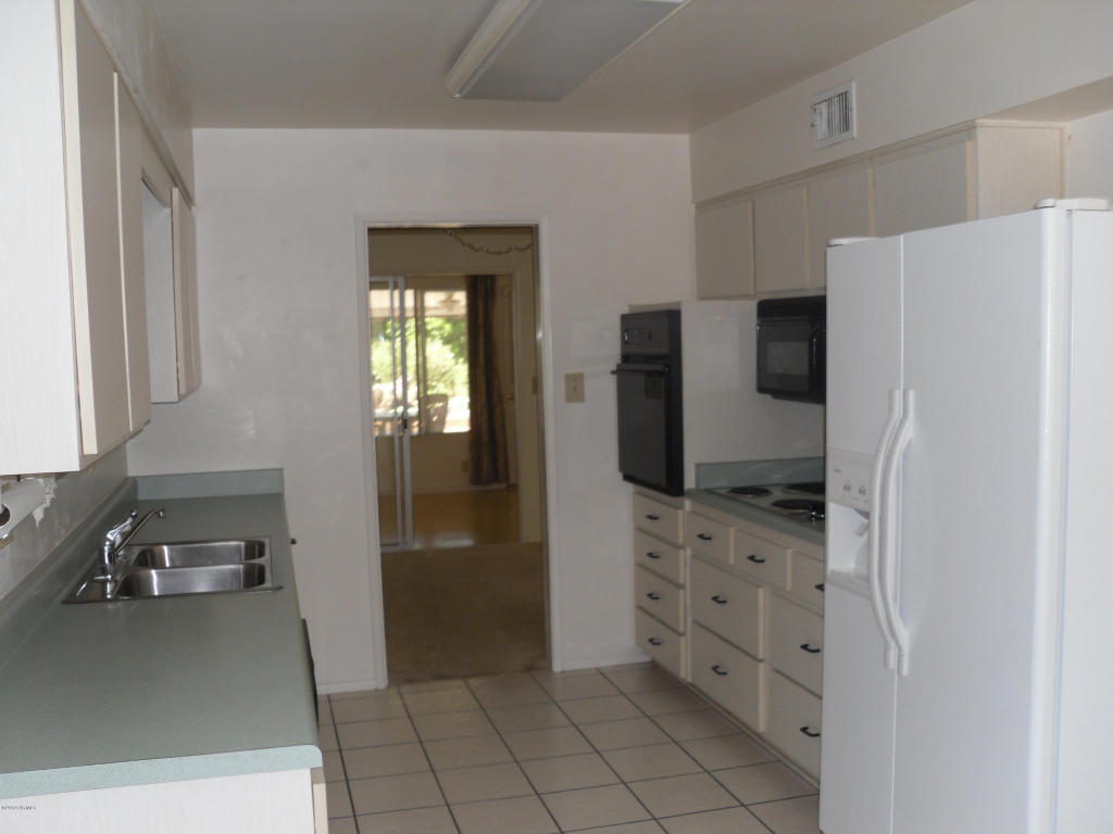 Property Photo: 10011 W Desert Forest Circle AZ 85351