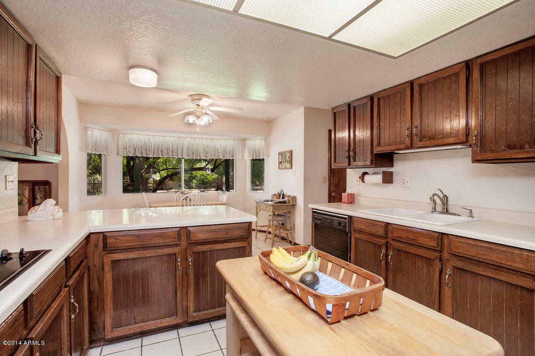 Property Photo: 10038 N 58th Place AZ 85253