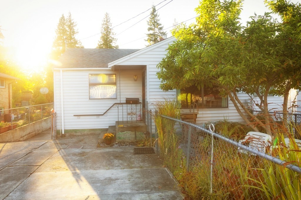 Property Photo:  10425 57th Ave S  WA 98178 