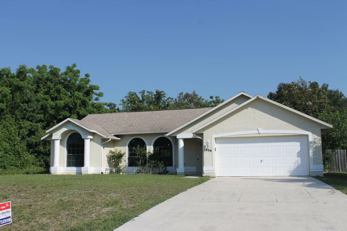 Property Photo:  1009 SW Jennifer Terrace  FL 34953 