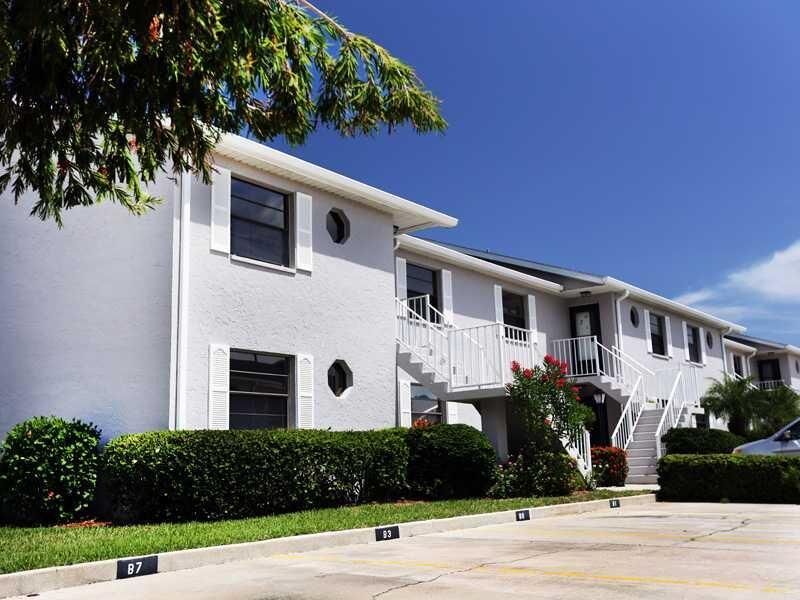 Property Photo:  1801 Indian River Boulevard Apt B2  FL 32960 
