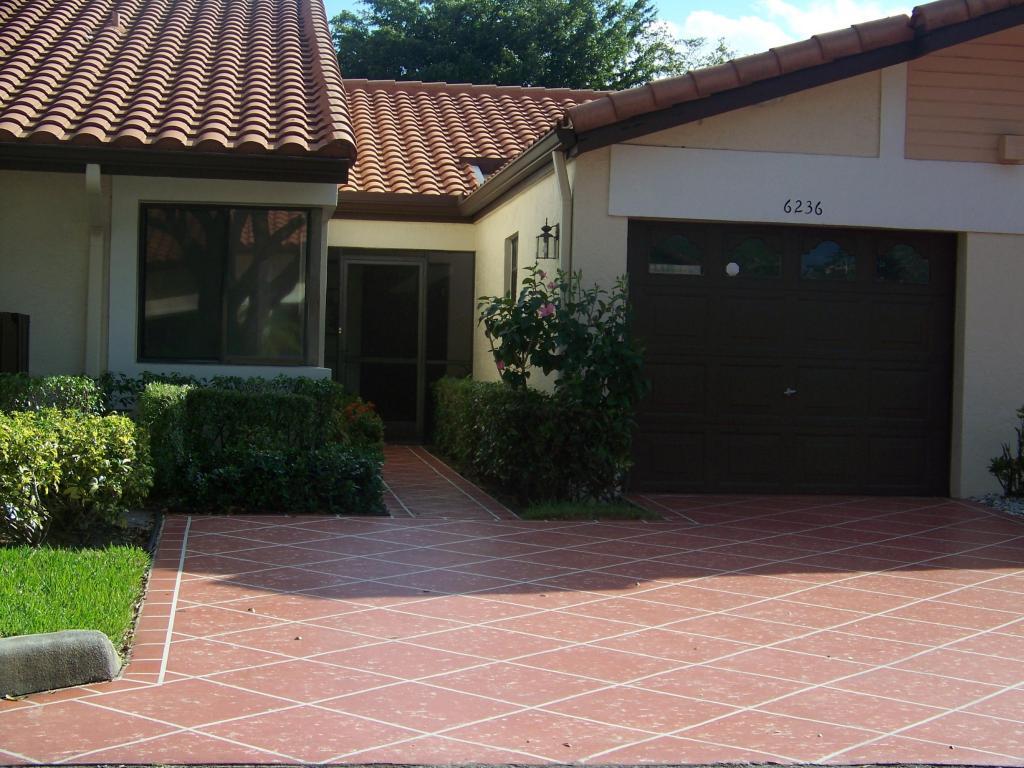 Property Photo: 6236 Kings Gate Circle E Bldg 65 FL 33484