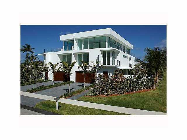 Property Photo: 243 N Venetian Drive FL 33483