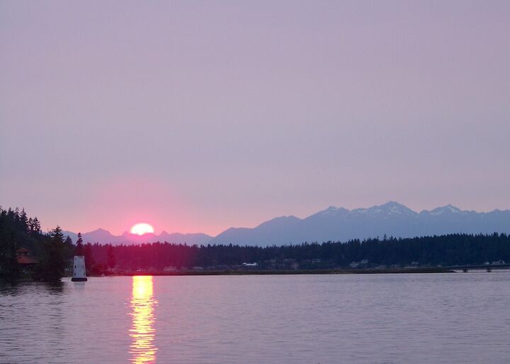 Property Photo:  707 Chinook Dr  WA 98333 
