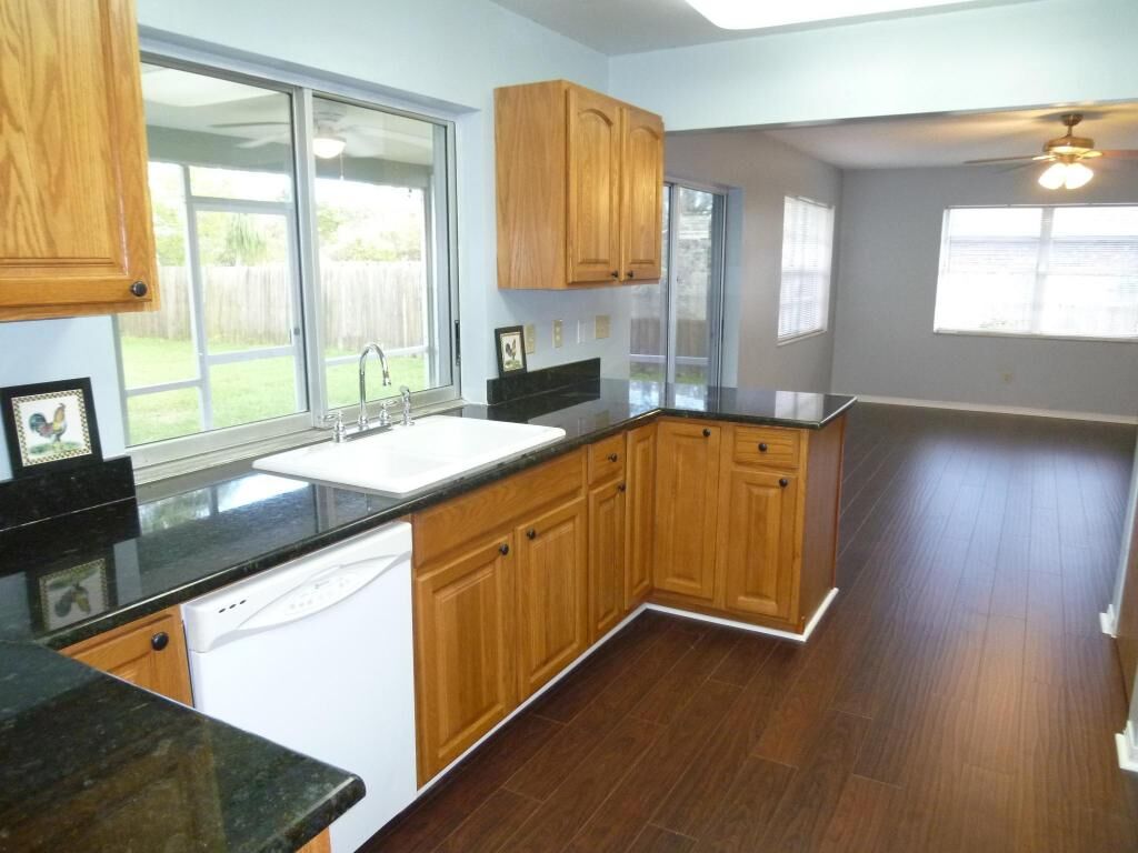 Property Photo:  465 SE Lamon Lane  FL 34953 