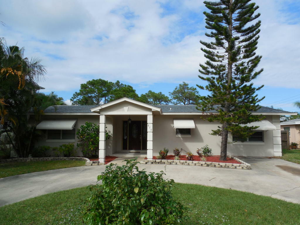 Property Photo:  879 SW 31st Street  FL 34990 