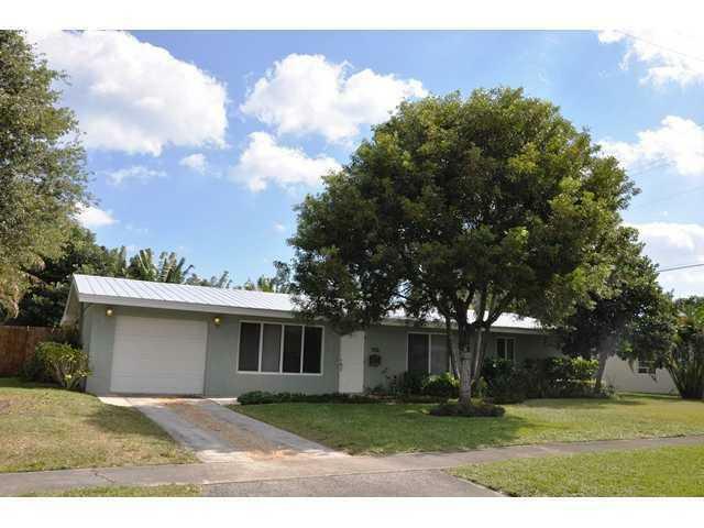 Property Photo:  950 NE 2nd Terrace  FL 33432 