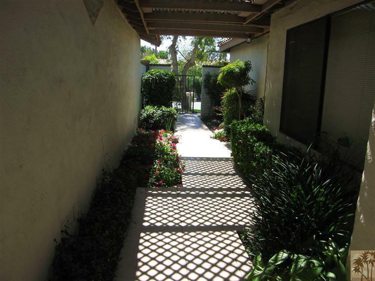 Property Photo:  456 S Sierra Madre  CA 92260 