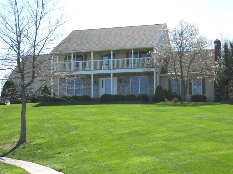 Property Photo:  4 Fenwick Ct  NJ 08822 