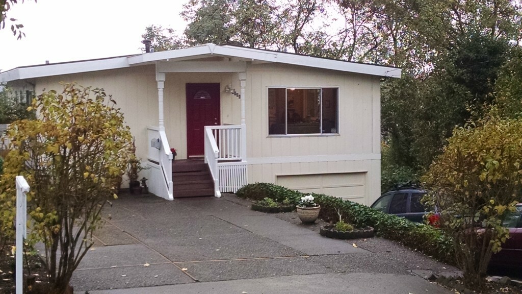 Property Photo:  5131 S Frontenac St  WA 98118 