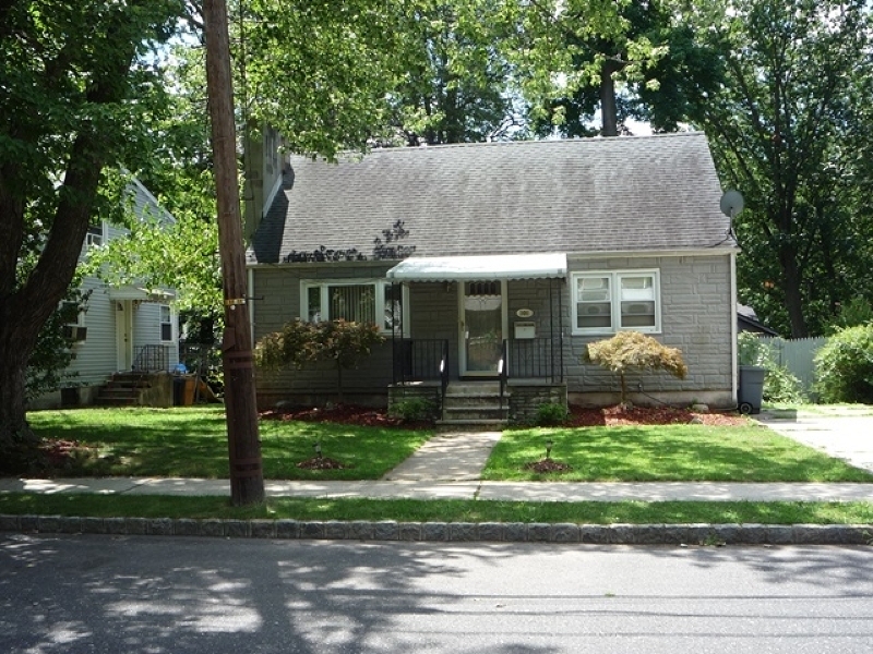 Property Photo:  300 Franklin Rd  NJ 07631 