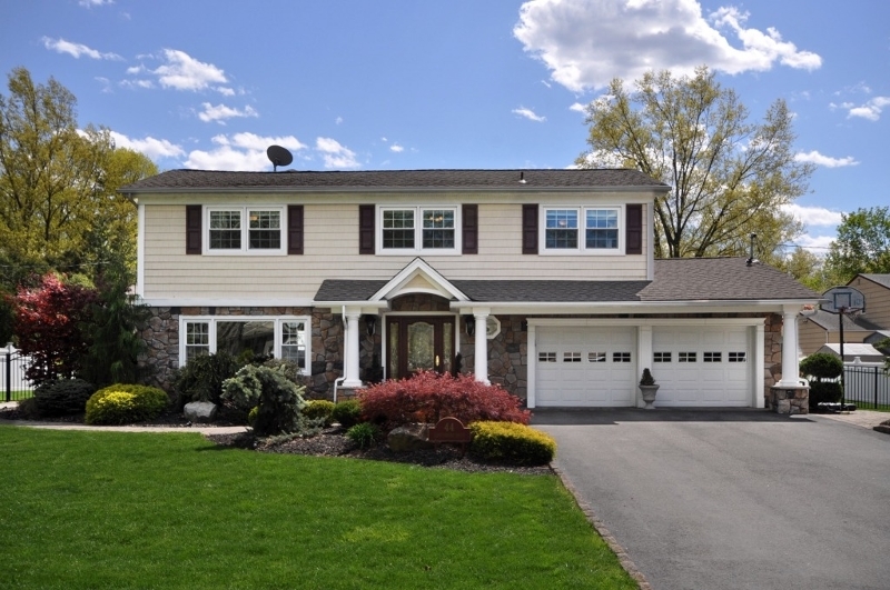 Property Photo:  44 Canterbury Dr  NJ 07066 