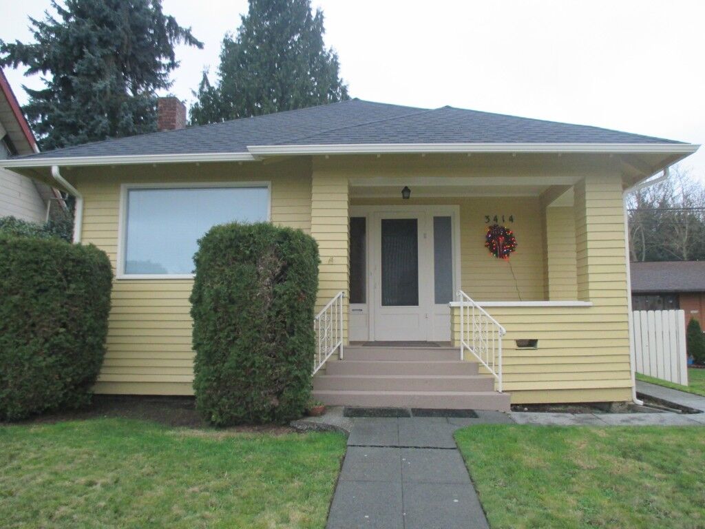 Property Photo:  3414 Rucker Ave  WA 98201 