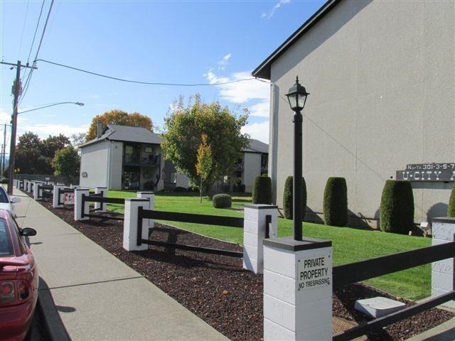 Property Photo: 309 N Raymond 27 Rd 27 WA 99206
