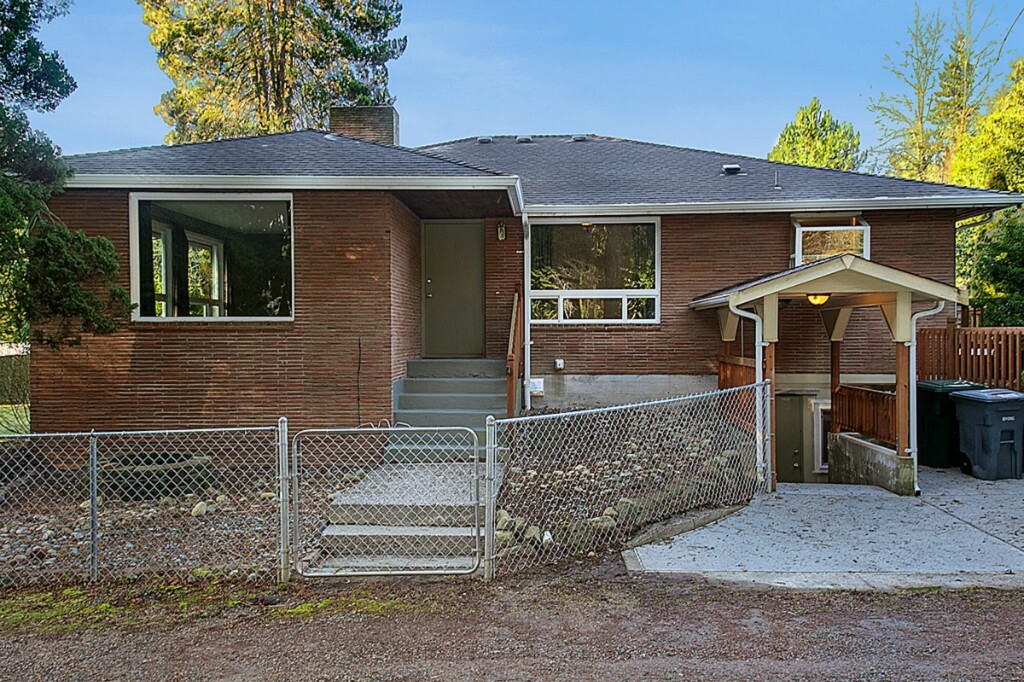 Property Photo: 18492 Ballinger Wy NE WA 98155
