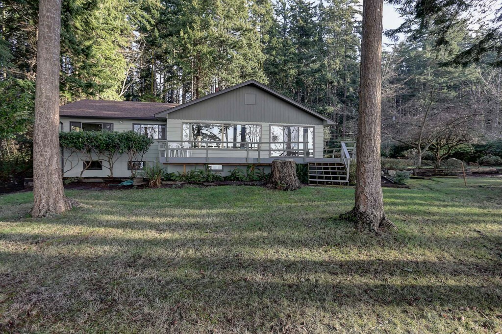 Property Photo:  653 Sunset Dr  WA 98282 