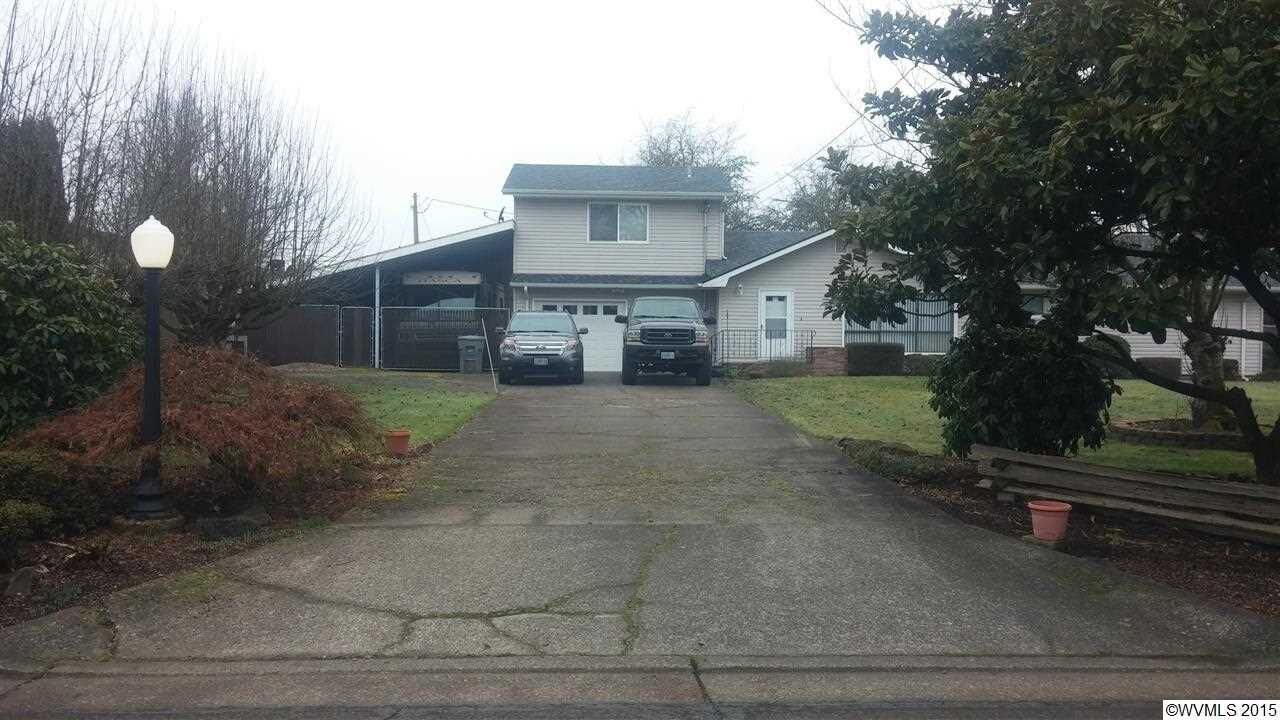 Property Photo:  170 Lake St SE  OR 97321 