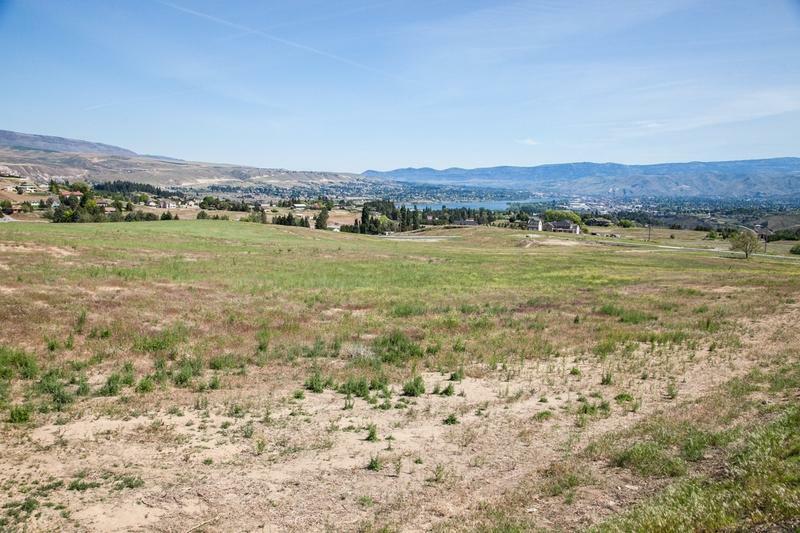 Property Photo:  853 Sage Crest Dr  WA 98801 