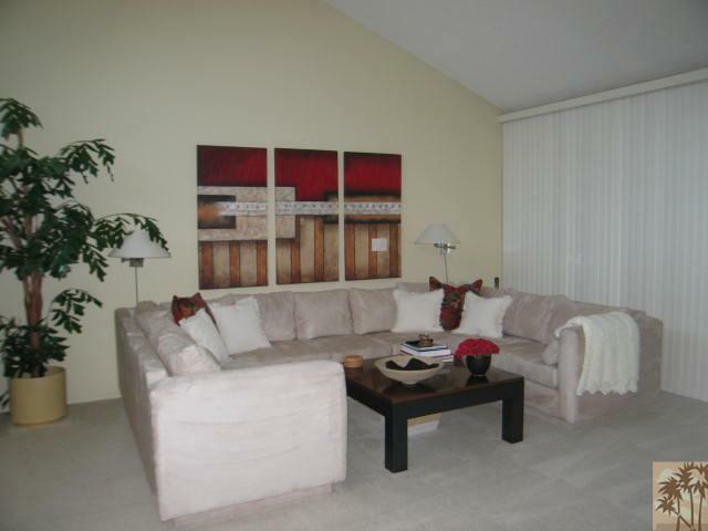 Property Photo:  305 Avenida Del Sol  CA 92260 