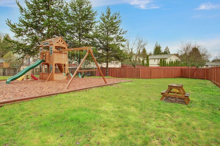 Property Photo: 607 Saratoga St WA 98252