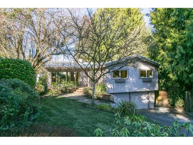 Property Photo: 409 Middlecrest Rd OR 97034