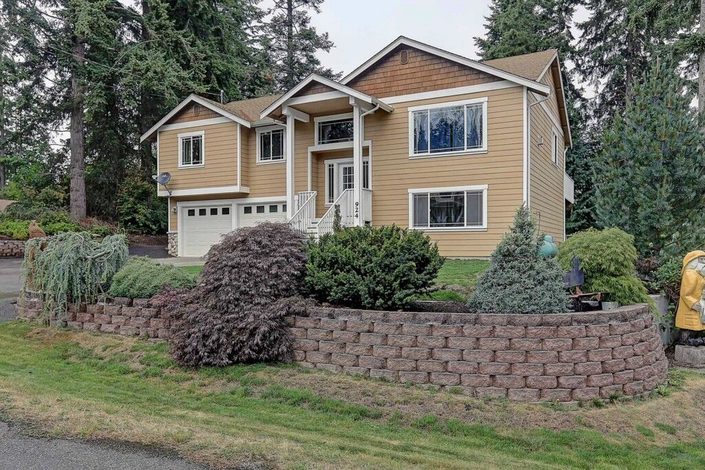 Property Photo: 924 Double View Dr WA 98282